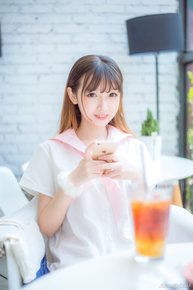 “将军，这是何故？”邓贤一脸愕然的看向魏延。